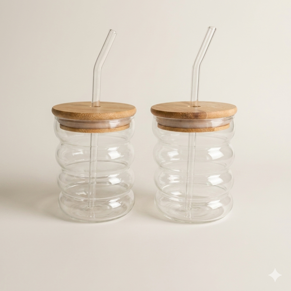 Set van 2 golvende drinkglazen – met deksel en glazen rietje