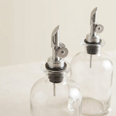 Set van 2 olieflessen met zilveren schenktuit & labels - 500 ml